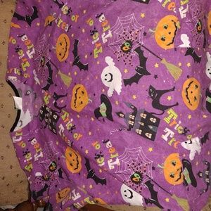 Halloween scrub top size medium